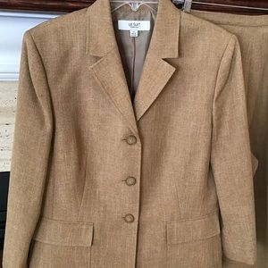 Ladies Le Suit Size 14 pantsuit